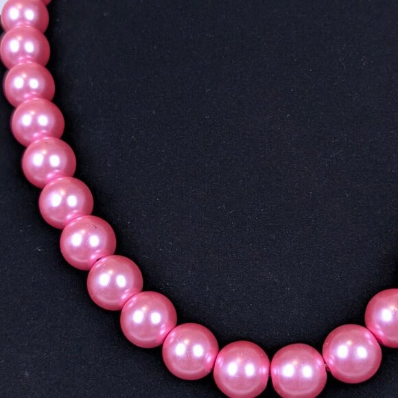 Very Pink Faux Pearl Necklace - Picture 4 of 6